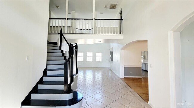 Photo - 25 El Jardin St