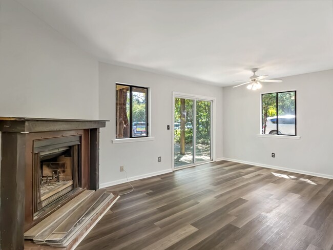 Photo - END UNIT TOWNHOME