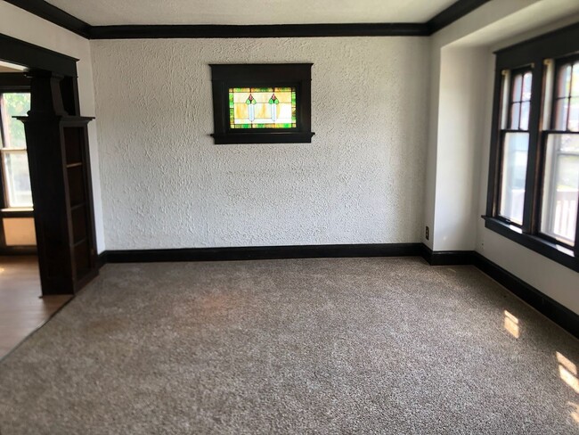 Building Photo - Gaurav-3822 - 3824 N PORT WASHINGTON AV Unit 3824