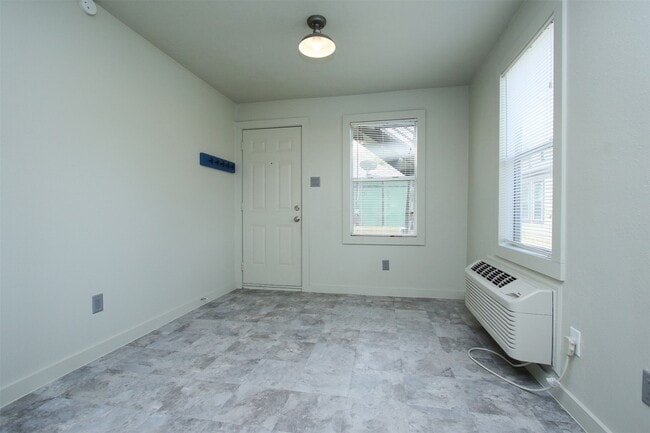 Building Photo - 505 E 32nd St Unit 4 Rental