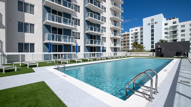 Photo - Hollywood East