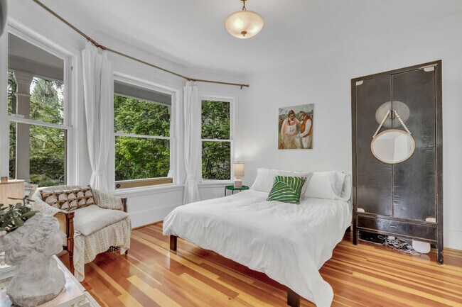 Photo - 4230 Prince Edward St Unit ID1051862P