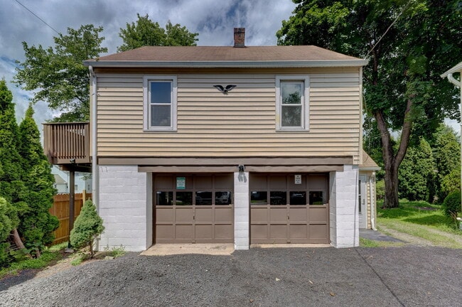 Building Photo - 40 Mortimer St Unit 3