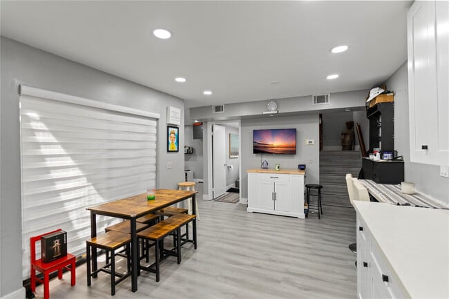 Photo - 22940 Oxford Pl