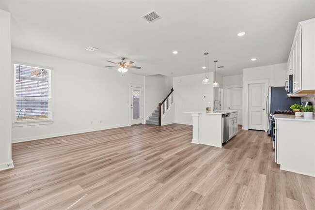 Photo - 108 Hartson Dr