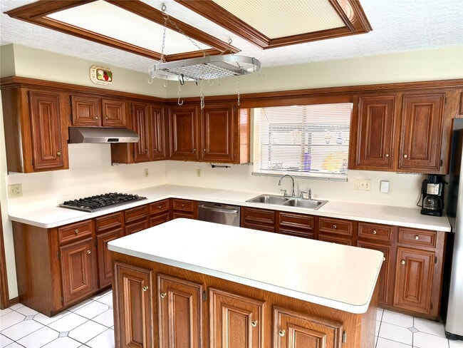 Building Photo - 14834 Charlmont Dr