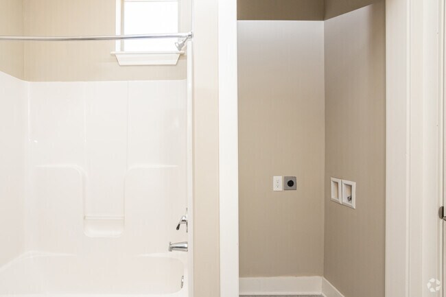 1BR, 1BA - 610 SF - Bathroom & Laundry Hookups