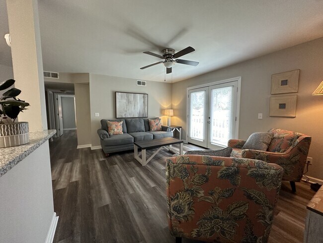 Photo - 403 S Thomas Rd