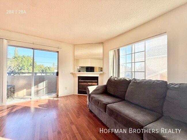 Photo - 7349 Balboa Blvd Unidad 1