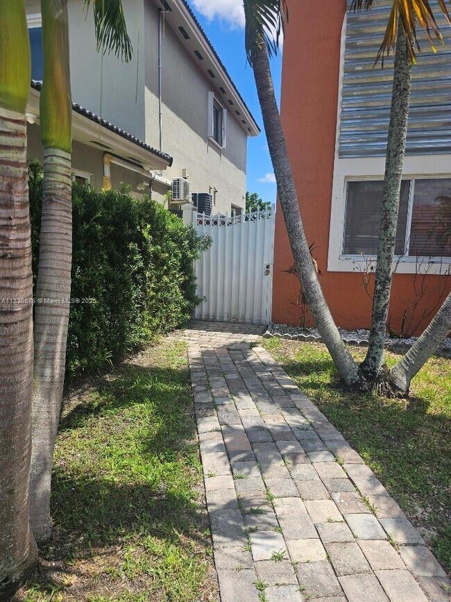 Photo - 16600 SW 45th St Apartamento Unidad 1