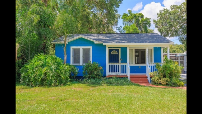 Building Photo - 1221 E Flora St