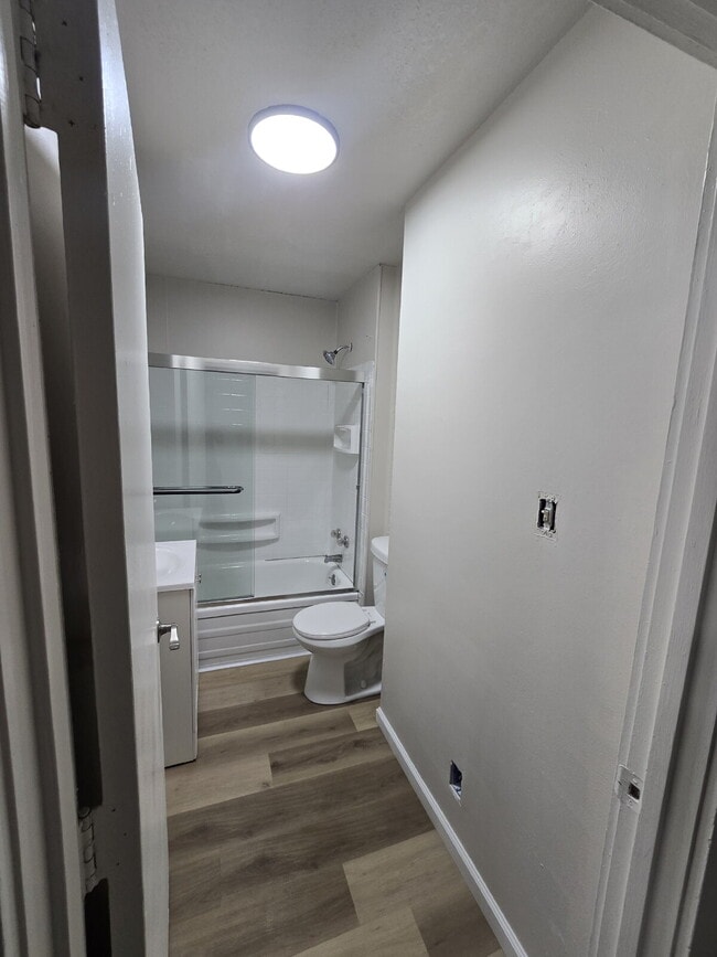 Photo - "Charming 1-Bed Haven with Off-Street Parking in Powell’s Prime Location!" Unidad #8