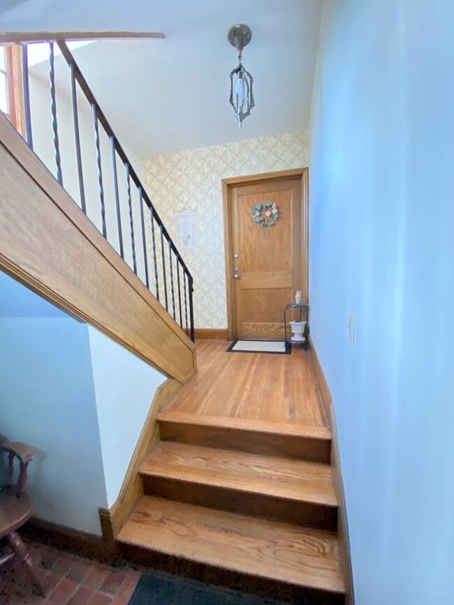 Photo - 201 N 21st Ave E Unit Upper