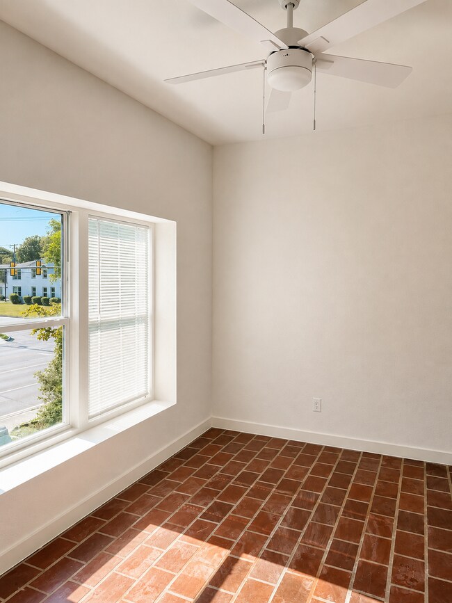 Photo - 3252 S University Dr