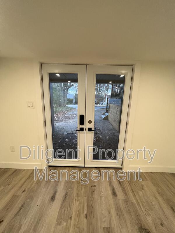 Photo - 438 Bellevue St