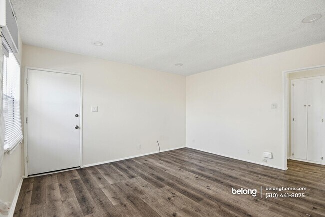 Photo - 1112 W 92nd St