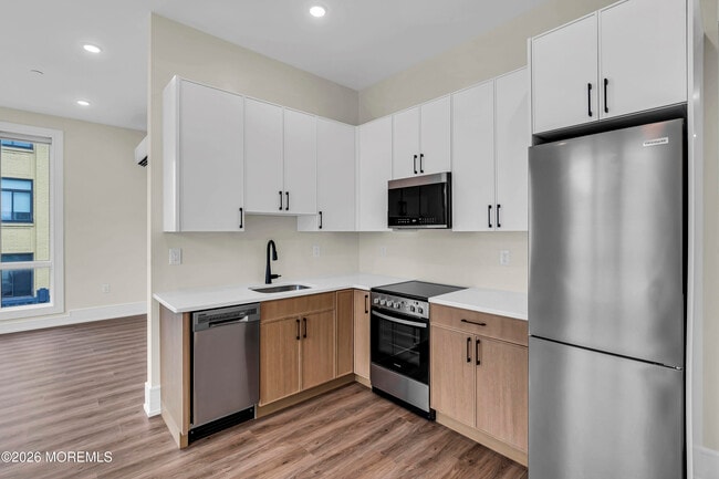 Photo - 527 Bangs Ave Unit 305