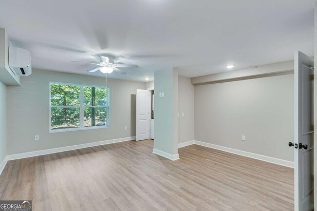 Building Photo - 710 Jesse Jewell Pkwy SE Unit 102