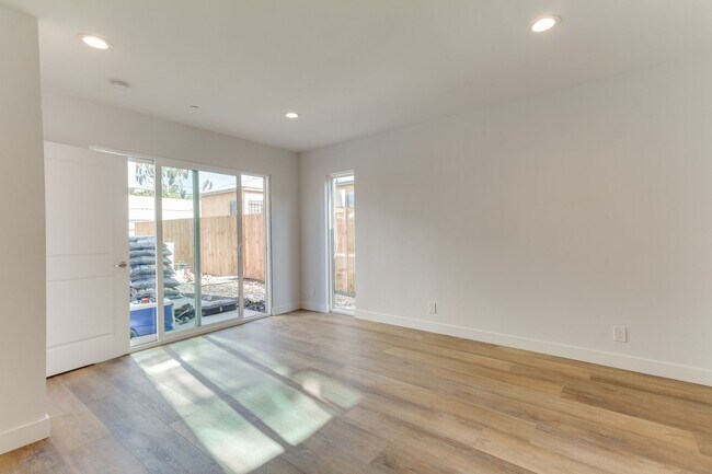 Photo - 2409 Carmona Ave