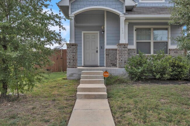 Photo - 440 Star Thistle St