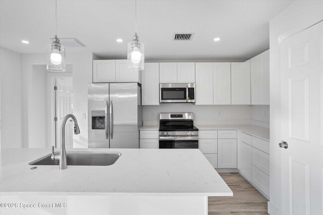 Photo - 2960 Flagstaff Ave SE
