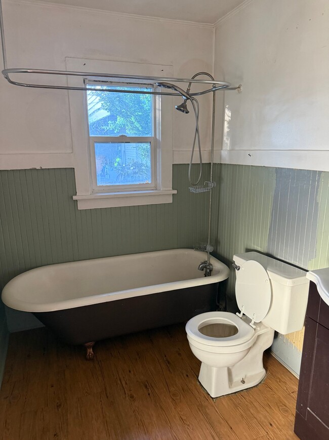 Photo - 255 S F St