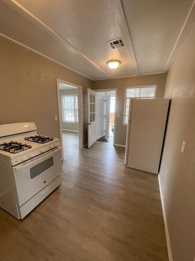 Photo - 1 Bed 1 Bath Duplex For Lease