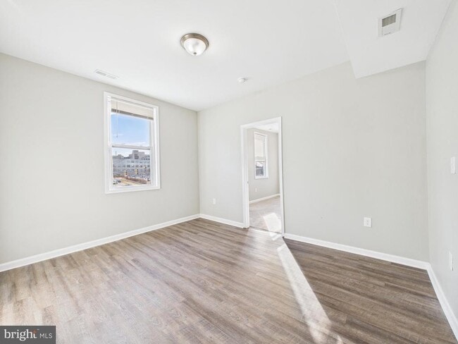 Photo - 300 W Chesapeake Ave