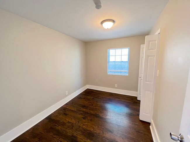 Photo - 704 E 32nd St Apartment Unit B