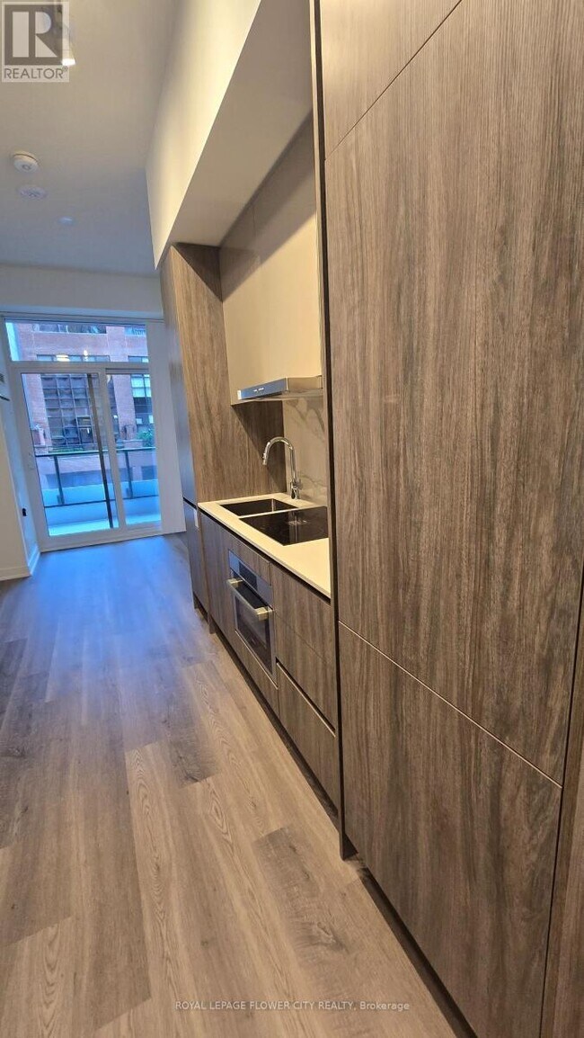 Photo - 180 Front St E Unité 501