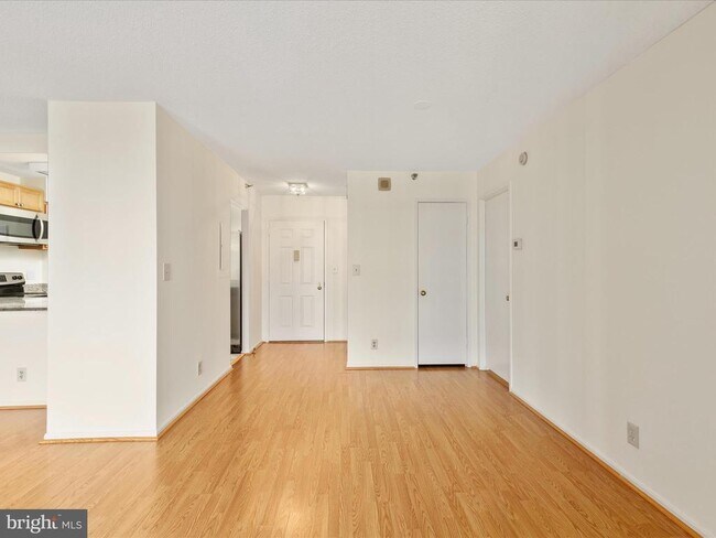 Photo - 900 N Stafford St Unidad 1206