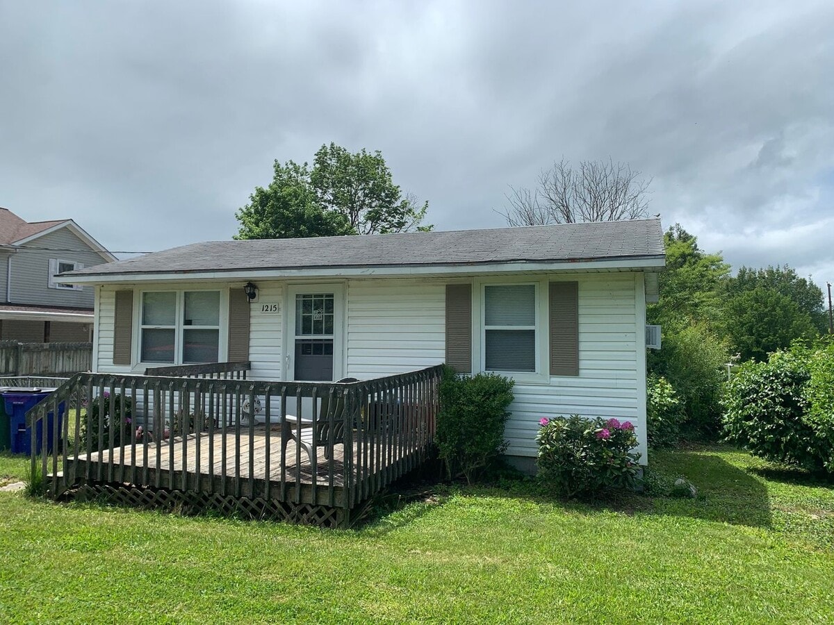 Photo - 1215 Orchard St