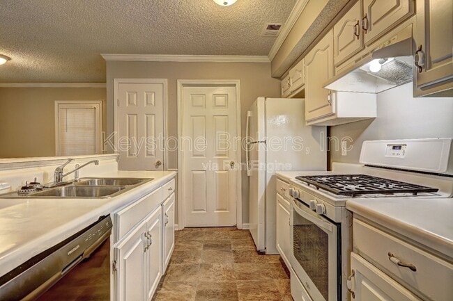 Photo - 1370 N Hampton Dr
