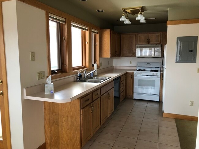 Building Photo - 714 Hill St Unit 1