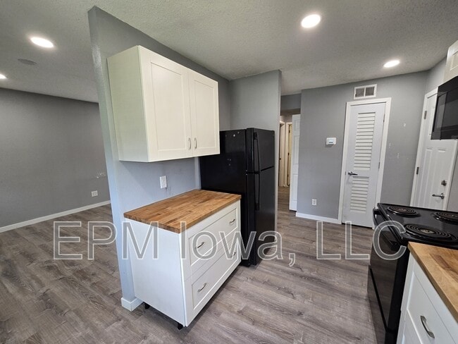 Photo - 109 Ludland Dr
