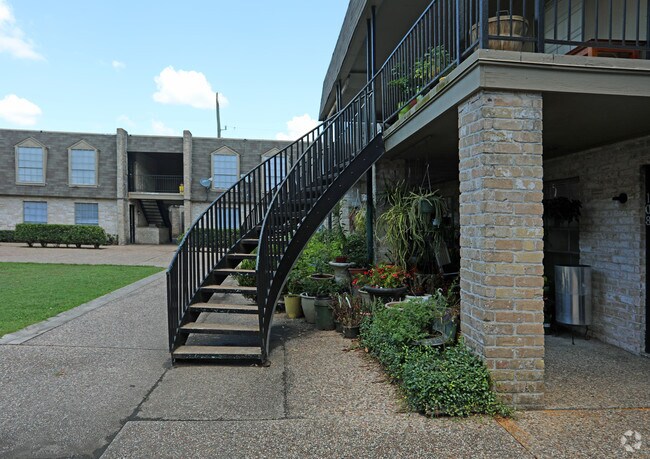 Photo - Town and Country Apartments