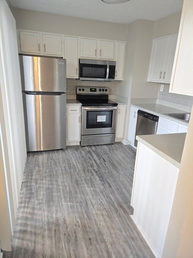 3 Bedroom Kitchen - Meadowlark Apartments