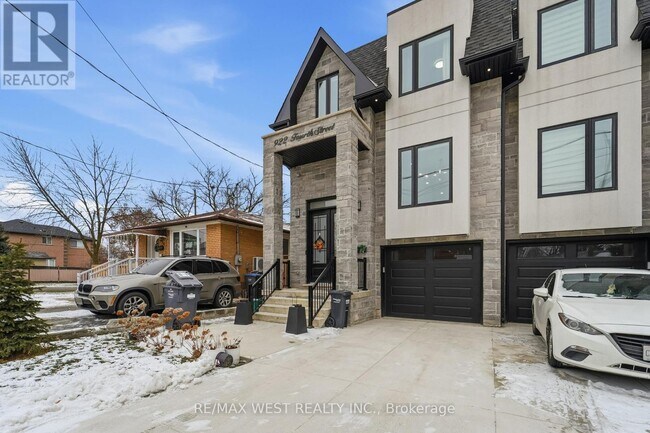 Photo - 922 FOURTH STREET