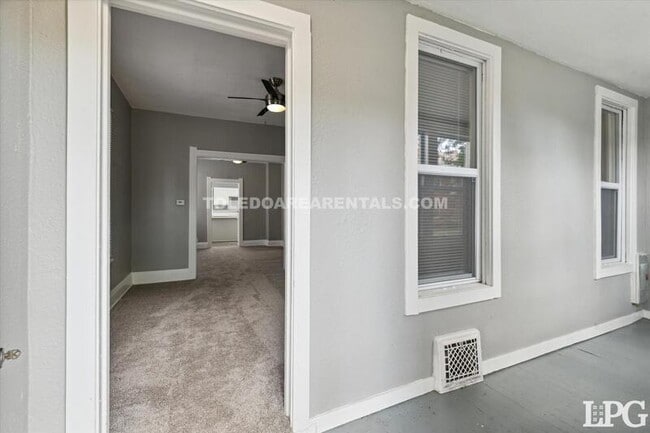 Photo - 365 Burger St