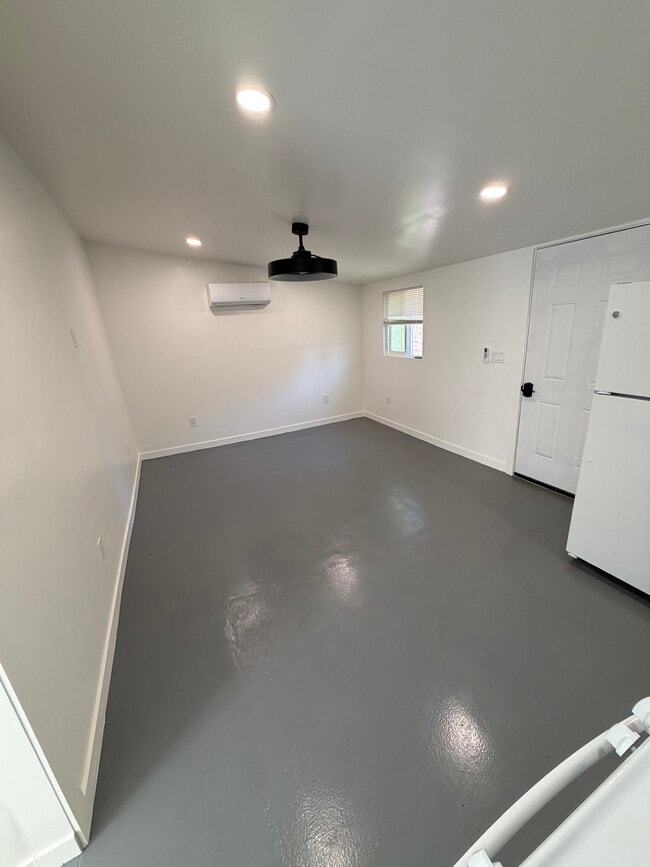 Photo - 8119 McNulty Ave