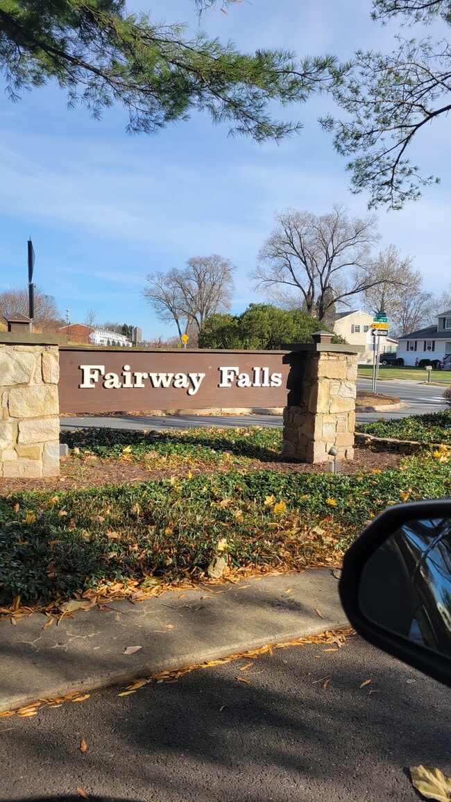 Building Photo - 3226 Brookline Rd