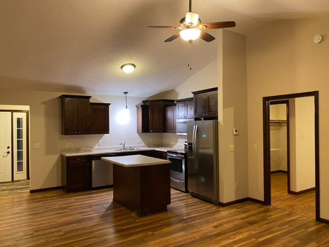 Photo - 1906 6th Ln SE