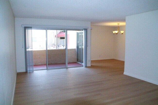4487 Colbath Ave Unidad 103