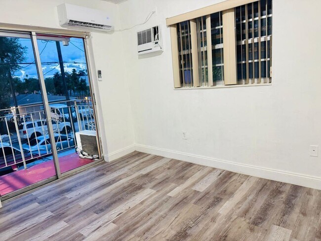 Photo - 932 NW 5th St Unit 4