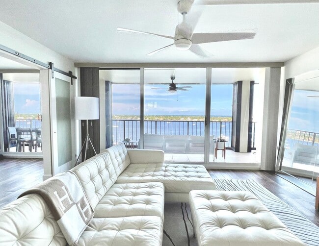 Building Photo - 132 Lakeshore Dr Unit 1118