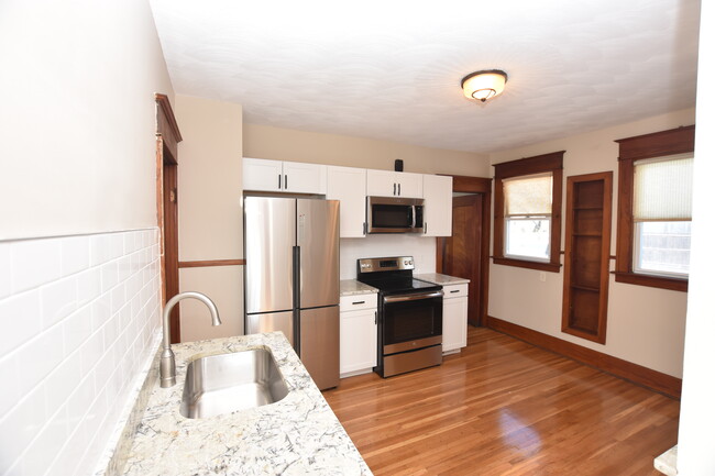 Building Photo - 131 Melrose Ave S Rental