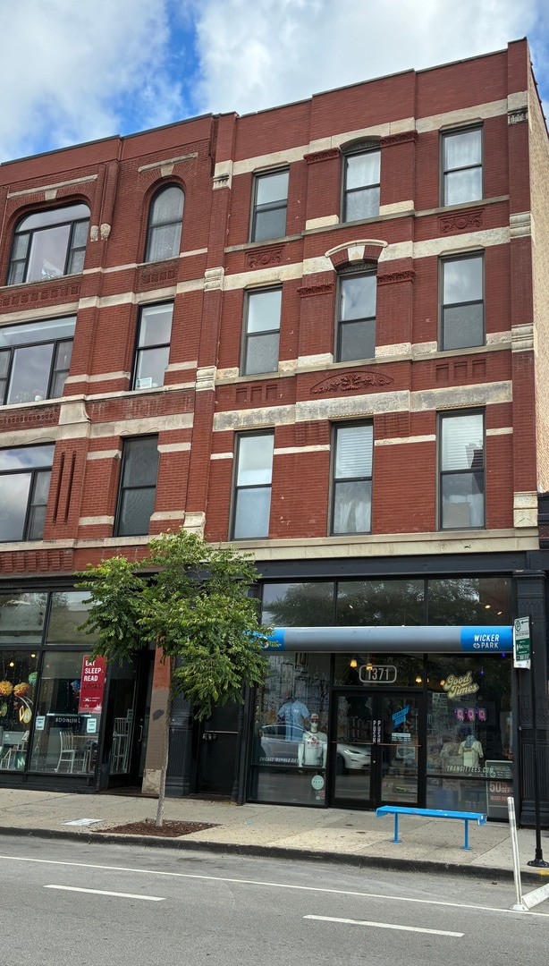 Building Photo - 1371 N Milwaukee Ave Rental