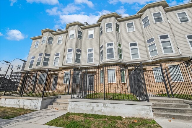 Photo - 2020 McGowen St Unit O