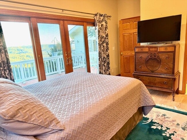 Photo - Beautiful Fully Furnished Studio Apartment with Long Range Views