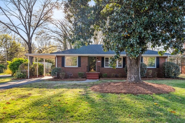 Building Photo - NW - Large Brick Ranch, Updated, Hardwoods, LR, DR, Den, Two Decorative Fire Places, Fenced, Stor...